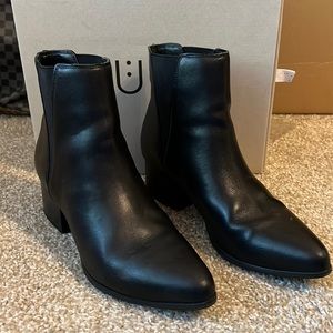 Urban Outfitters Pola Leather Chelsea Boot 9